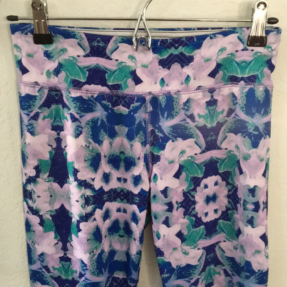DONATED.  Athletic high waist - Picture 2 of 4